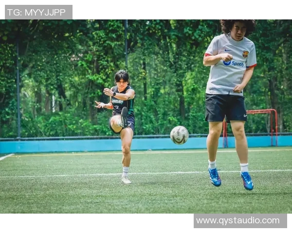 每天搞足球让我们一起享受激情与快乐的运动生活 每天搞足球让我们一起享受激情与快乐的运动生活